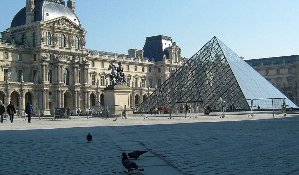 Pigeons in Paris